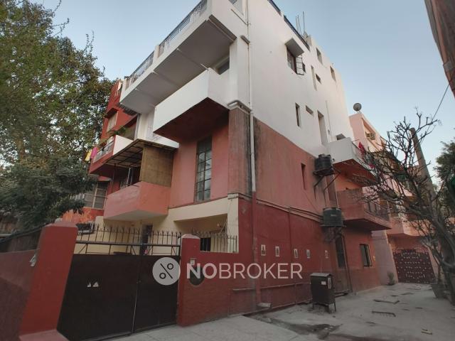 4 BHK Flat In Red Building For Sale In Model Town