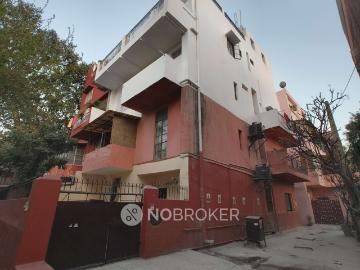 4 BHK Flat In Red Building For Sale In Model Town