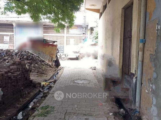 4+ BHK House For Sale In Madhopura