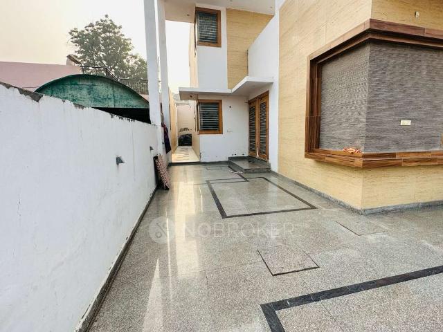 4+ BHK House For Sale In Sector 21b