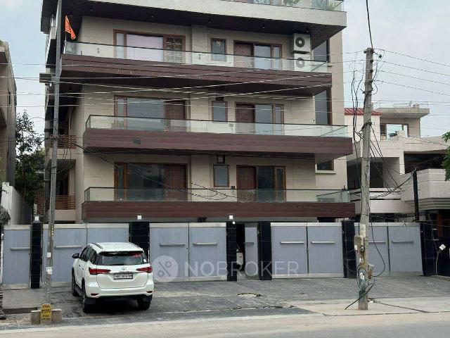4+ BHK House For Sale In Sector 37