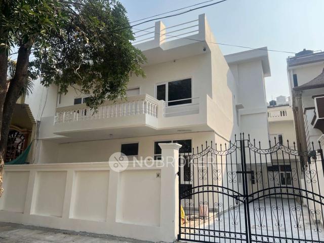 4+ BHK House For Sale In Sector 39