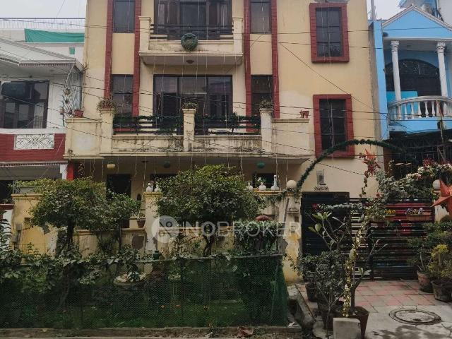 4+ BHK House For Sale In Sector 52