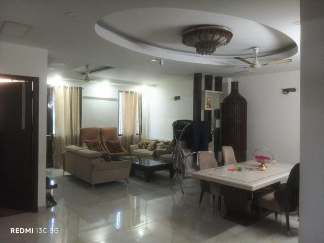 4 BHK Independent Builder Floor in Mukherjee Nagar for rent New Delhi. The reference number is 19606668
