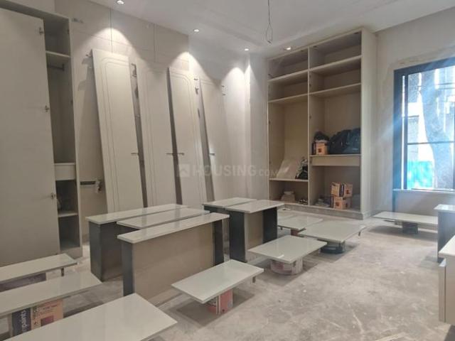 4 BHK Independent Builder Floor in Mukherjee Nagar for resale New Delhi. The reference number is 19845996