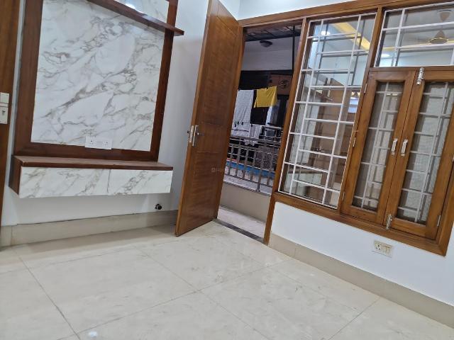 4 BHK Independent Builder Floor in Mahavir Enclave for resale New Delhi. The reference number is 20182556