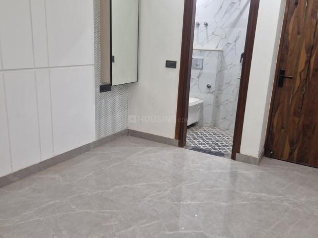 4 BHK Independent Builder Floor in Mahavir Enclave for resale New Delhi. The reference number is 20182603