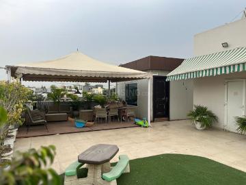 4 BHK Independent Builder Floor in Maharani Bagh for resale New Delhi. The reference number is 15196425