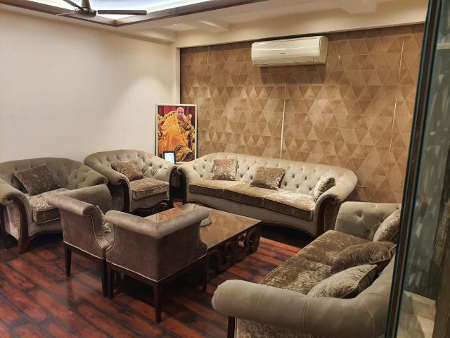4 BHK Independent Builder Floor in Mansarover Garden for resale New Delhi. The reference number is 8642882