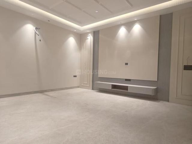 4 BHK Independent Builder Floor in Model Town for resale New Delhi. The reference number is 17237623