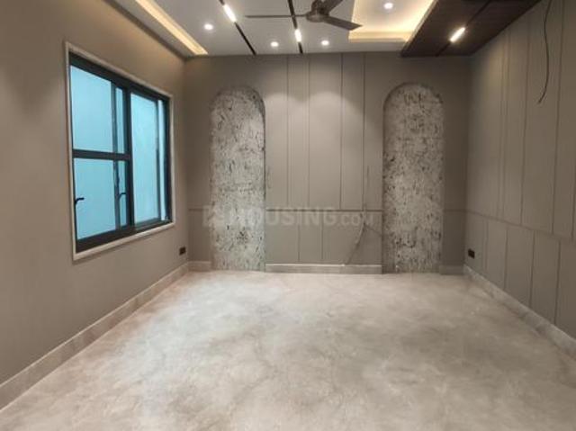 4 BHK Independent Builder Floor in Model Town for resale New Delhi. The reference number is 17332006