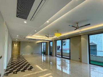 4 BHK Independent Builder Floor in Model Town for resale New Delhi. The reference number is 20494164