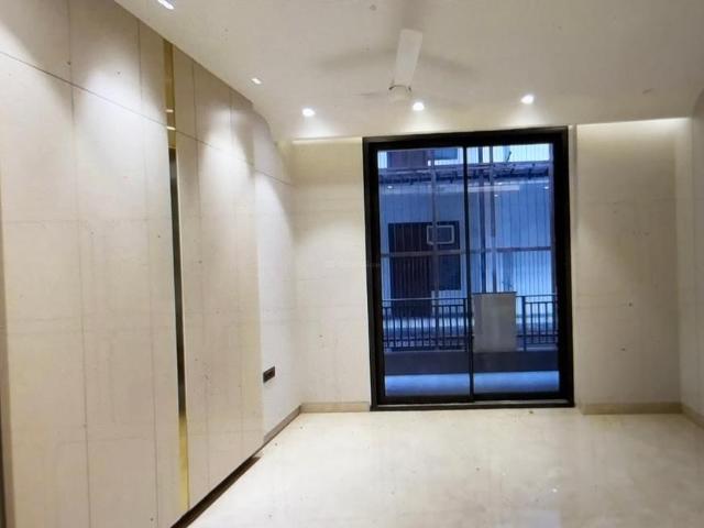 4 BHK Independent Builder Floor in Model Town for resale New Delhi. The reference number is 20877699