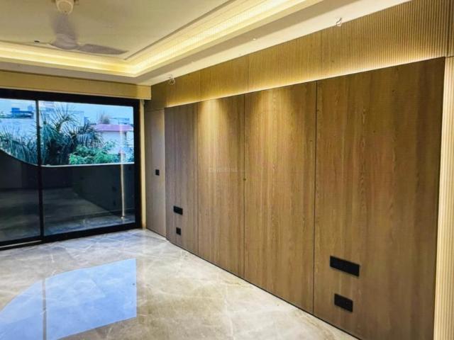 4 BHK Independent Builder Floor in Model Town for resale New Delhi. The reference number is 20877732
