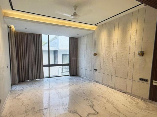 4 BHK Independent Builder Floor in Model Town for resale New Delhi. The reference number is 20878427