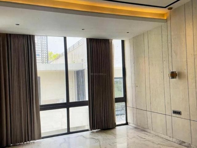 4 BHK Independent Builder Floor in Model Town for resale New Delhi. The reference number is 20878436