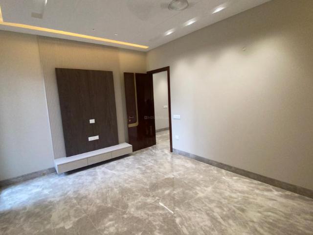 4 BHK Independent Builder Floor in Model Town for resale New Delhi. The reference number is 21116217