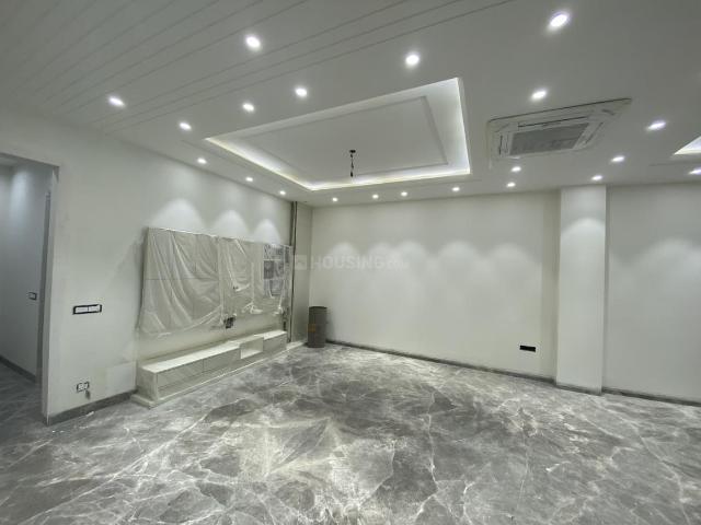 4 BHK Independent Builder Floor in Model Town for resale New Delhi. The reference number is 21319662