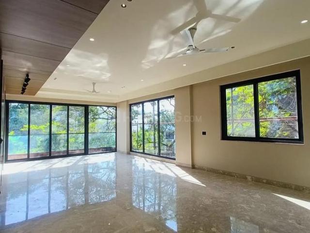 4 BHK Independent Builder Floor in Model Town for resale New Delhi. The reference number is 19588464