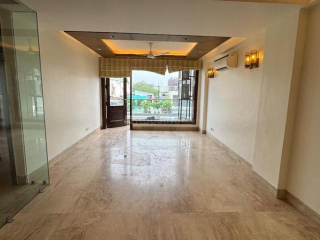 4 BHK Independent Builder Floor in New Friends Colony for resale New Delhi. The reference number is 18647625