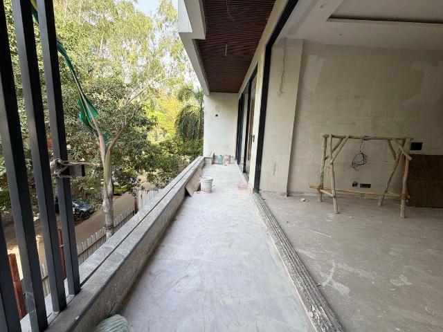 4 BHK Independent Builder Floor in New Friends Colony for resale New Delhi. The reference number is 20705379