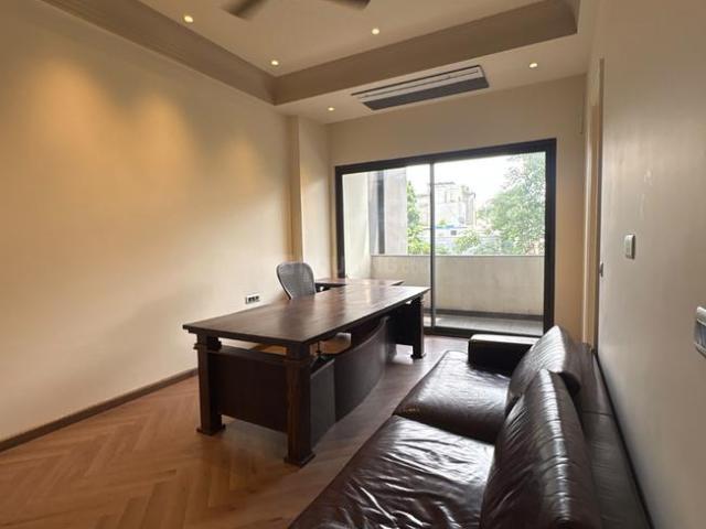 4 BHK Independent Builder Floor in New Friends Colony for resale New Delhi. The reference number is 21157405