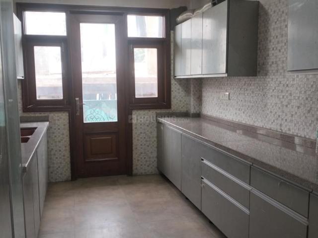 4 BHK Independent Builder Floor in Nizamuddin West for resale New Delhi. The reference number is 18019376