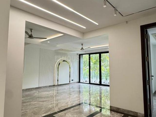 4 BHK Independent Builder Floor in Anand Lok for resale New Delhi. The reference number is 21117044