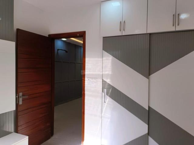 4 BHK Independent Builder Floor in Ashok Vihar for rent New Delhi. The reference number is 17900867