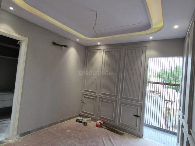 4 BHK Independent Builder Floor in Ashok Vihar for resale New Delhi. The reference number is 20358405