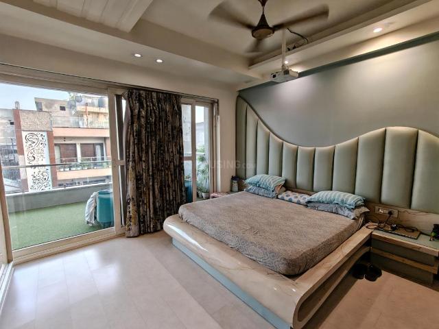 4 BHK Independent Builder Floor in Ashok Vihar for resale New Delhi. The reference number is 21323055