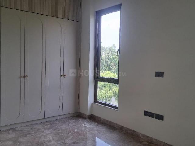 4 BHK Independent Builder Floor in Defence Colony for resale New Delhi. The reference number is 18880098