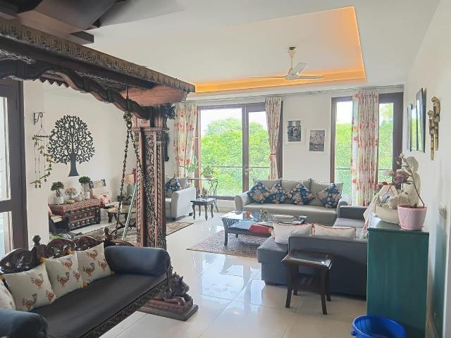 4 BHK Independent Builder Floor in Defence Colony for resale New Delhi. The reference number is 21076478