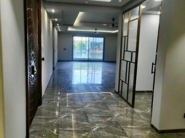 4 BHK Independent Builder Floor in DLF Phase 4 for rent Gurgaon. The reference number is 21274523