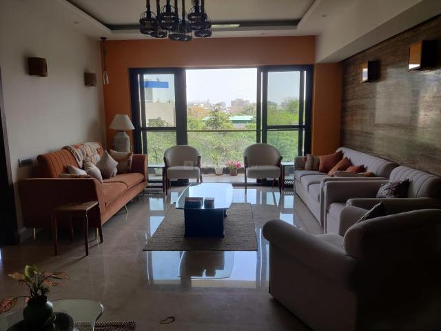 4 BHK Independent Builder Floor in DLF Phase 4 for resale Gurgaon. The reference number is 18717757