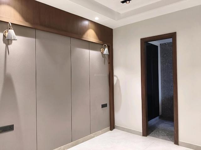 4 BHK Independent Builder Floor in DLF Phase 4 for resale Gurgaon. The reference number is 19043315