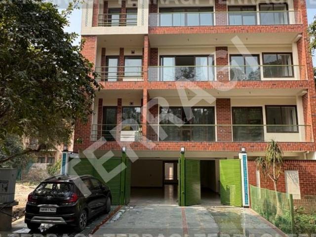 4 BHK Independent Builder Floor in Sector 43 for resale Gurgaon. The reference number is 20058700