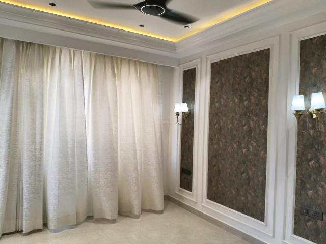 4 BHK Independent Builder Floor in DLF Phase 2 for resale Gurgaon. The reference number is 19951462