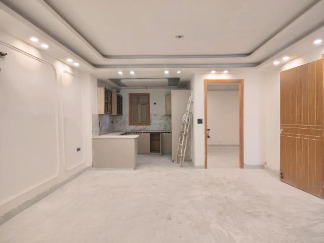4 BHK Independent Builder Floor in Freedom Fighters Enclave for resale New Delhi. The reference number is 19353741
