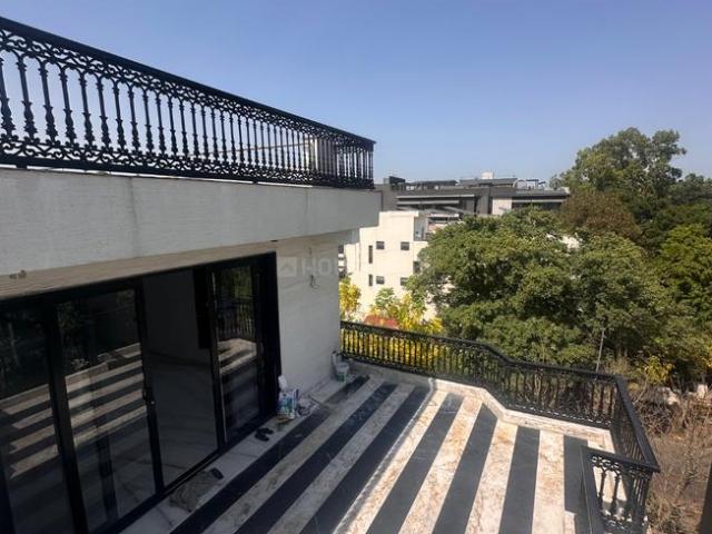 4 BHK Independent Builder Floor in Greater Kailash II for resale New Delhi. The reference number is 21077940