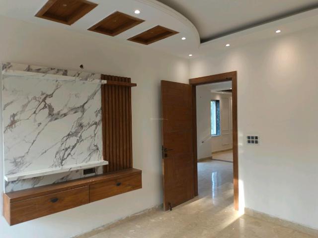 4 BHK Independent Builder Floor in Green Field Colony for rent Faridabad. The reference number is 19875821