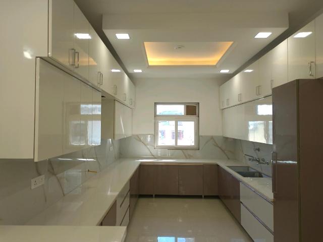 4 BHK Independent Builder Floor in Green Field Colony for resale Faridabad. The reference number is 16369348
