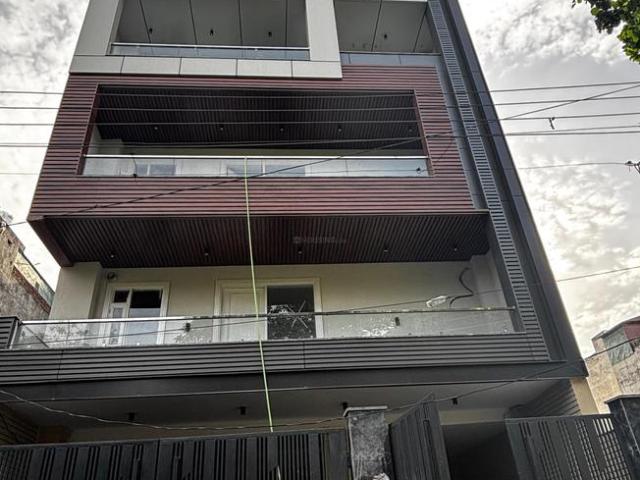 4 BHK Independent Builder Floor in Green Field Colony for resale Faridabad. The reference number is 20289431