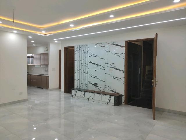 4 BHK Independent Builder Floor in Green Field Colony for resale Faridabad. The reference number is 20755601