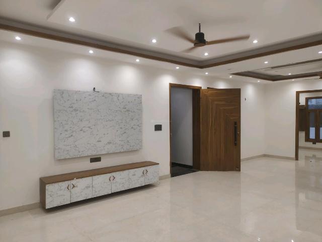 4 BHK Independent Builder Floor in Green Field Colony for resale Faridabad. The reference number is 21090794