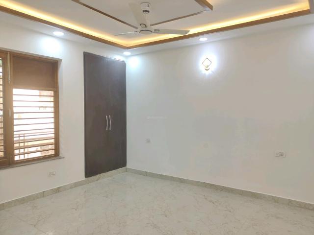 4 BHK Independent Builder Floor in Green Field Colony for resale Faridabad. The reference number is 21279235