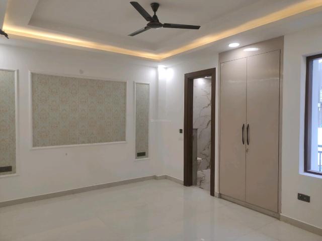 4 BHK Independent Builder Floor in Green Field Colony for resale Faridabad. The reference number is 21311168