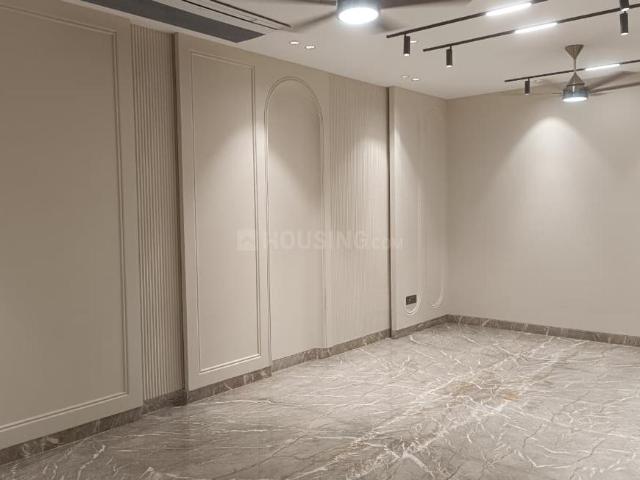 4 BHK Independent Builder Floor in Green Park for resale New Delhi. The reference number is 14469635