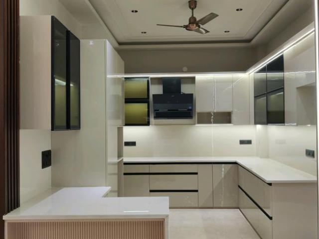 4 BHK Independent Builder Floor in Indirapuram for resale Ghaziabad. The reference number is 19850675