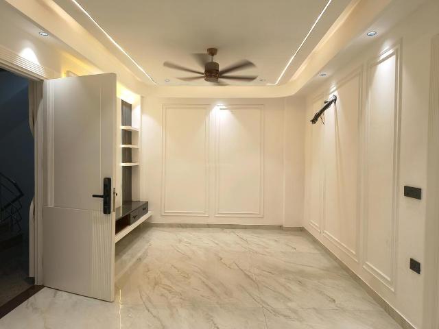 4 BHK Independent Builder Floor in Vaishali for resale Ghaziabad. The reference number is 20760059